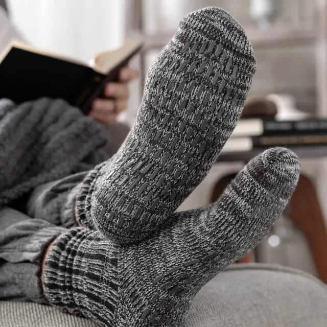 Demdaco Mens Giving Slipper Socks - Gray