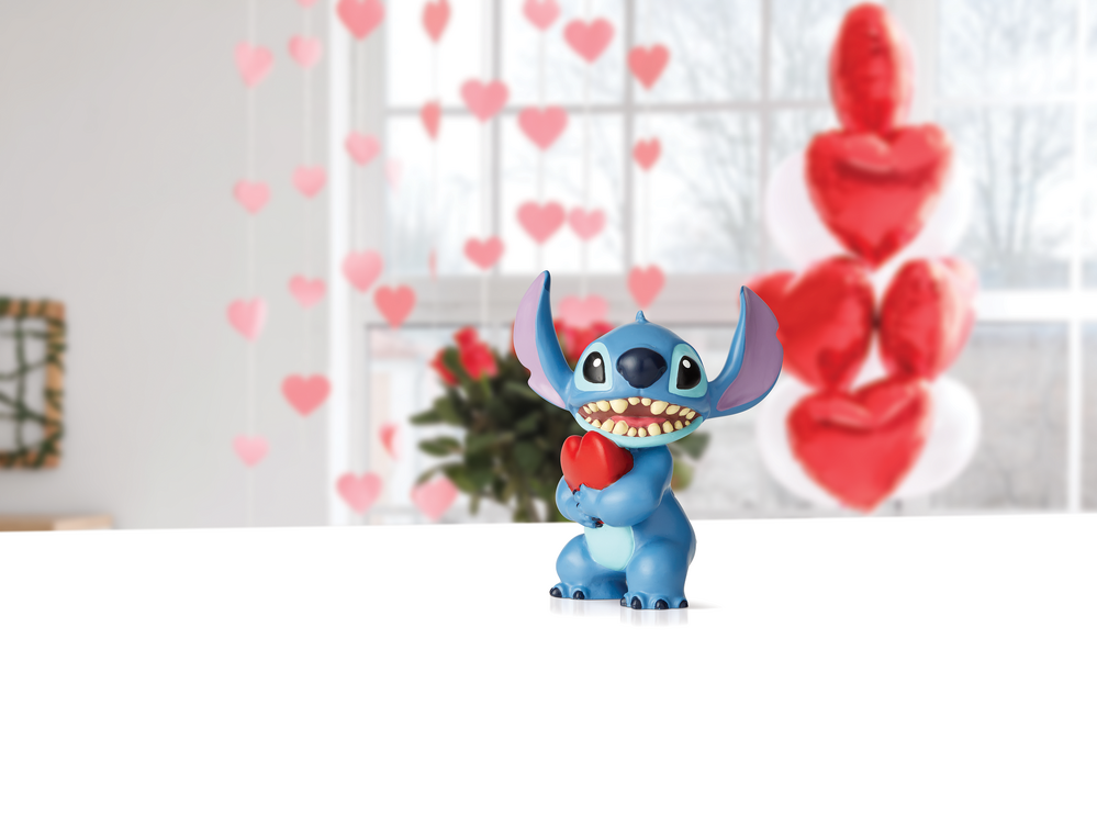 Disney Showcase - Stitch Hugs - Stitch with Heart Mini Figurine