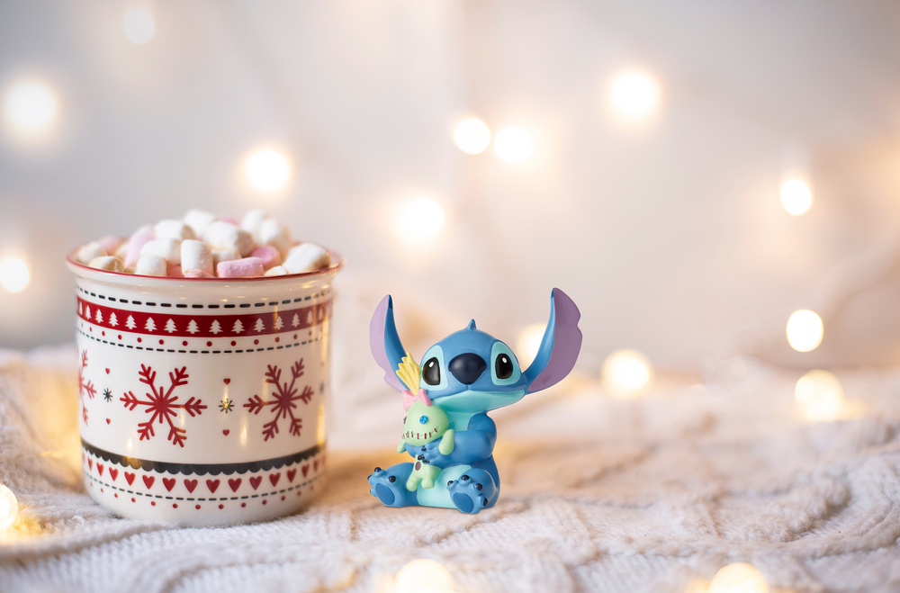 Disney Showcase - Stitch Hugs - Stitch with Doll Mini Figurine
