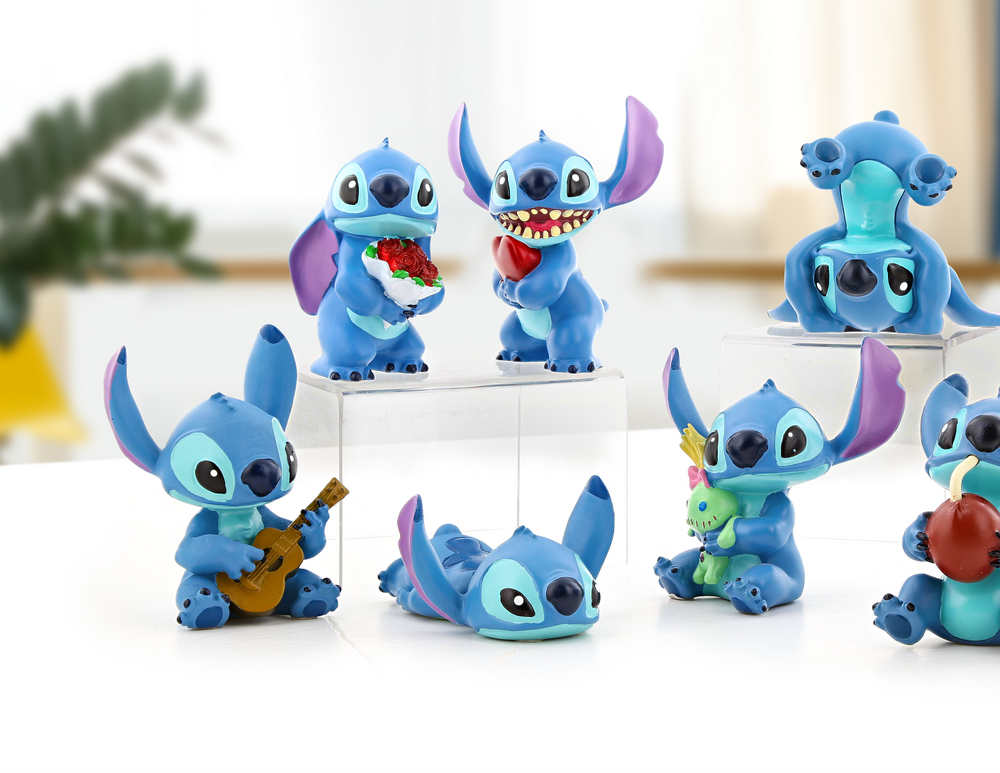 Disney Showcase - Stitch Hugs - Stitch Laying Down Mini Figurine