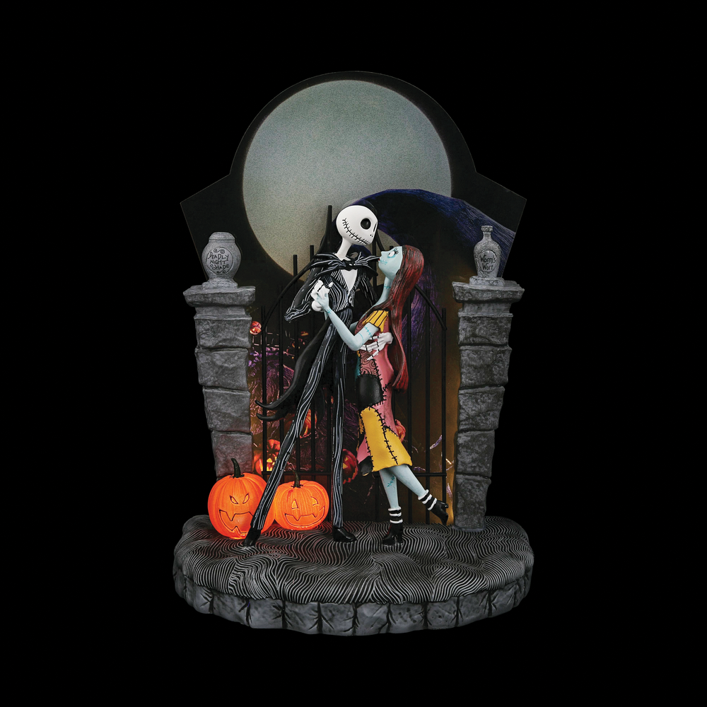 Disney Showcase - Nightmare Before Christmas Light Up Scene