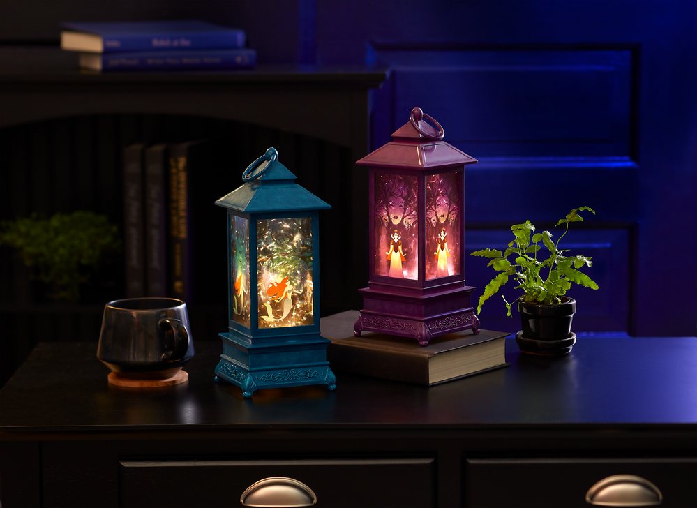 Disney Showcase - Snow White Lantern