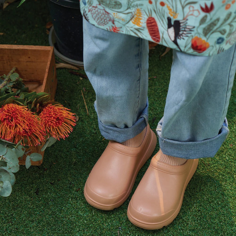 Gummies Sherpa Lined Winter Clog - Sand