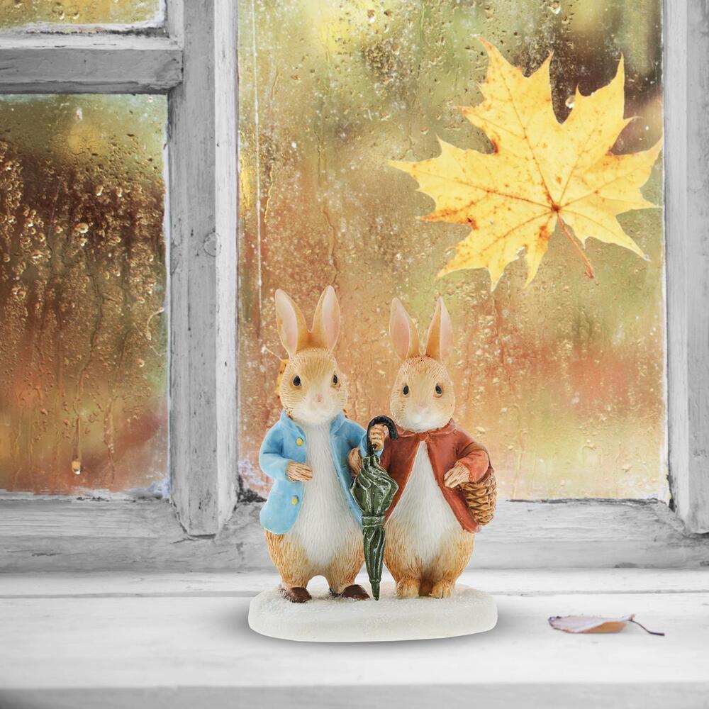 Beatrix Potter Peter Rabbit Figurine - Peter Rabbit & Flopsy in Winter