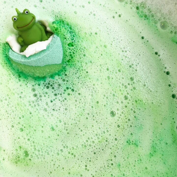 Bomb Cosmetics Bath Blaster - It's Not Easy Being Green