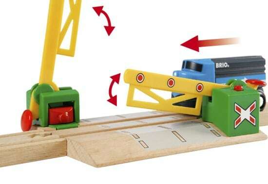 BRIO World Tracks - Magnetic Action Crossing