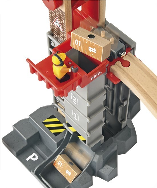 BRIO World Sets - Lift and Load Warehouse Set
