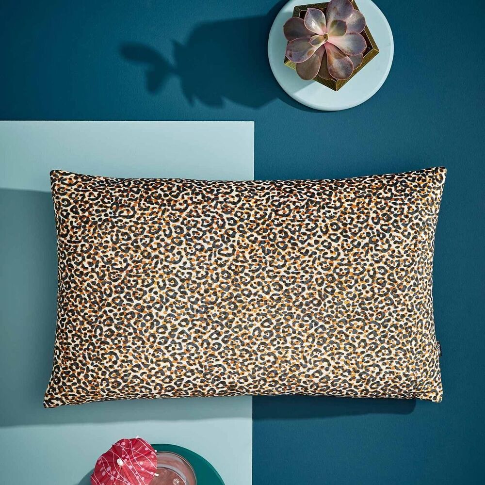 Spode Creatures Of Curiosity - Rectangular Cushion - 30cm