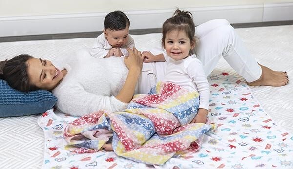 aden & anais essentials DC Muslin Dream Blanket - Wonder Woman Power Pop