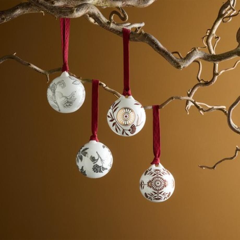 Wedgwood Festive Silver Tonquin No.1 Hanging Ornament