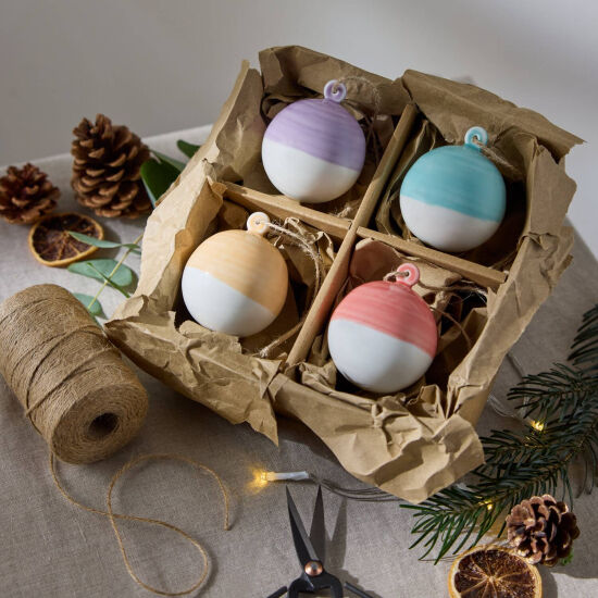 Royal Doulton Christmas 1815 Round Hanging Ornament (Set of 4)