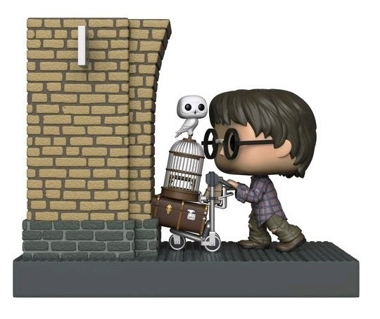 Pop! Vinyl - Harry Potter - Harry Potter Entering Platform 9 3/4 US Exclusive Movie Moments - Vaulted