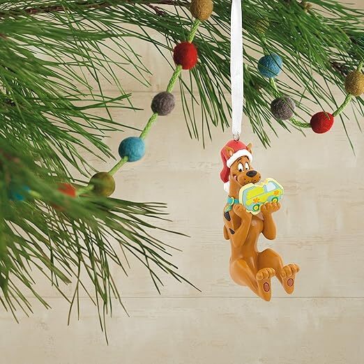 Hallmark Resin Hanging Ornament - Scooby Doo With Cookie