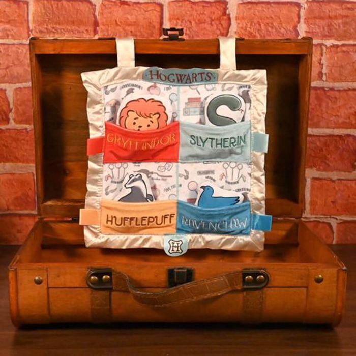 Wizard World of Harry Potter - On-The-Go Hogwarts House Blanky