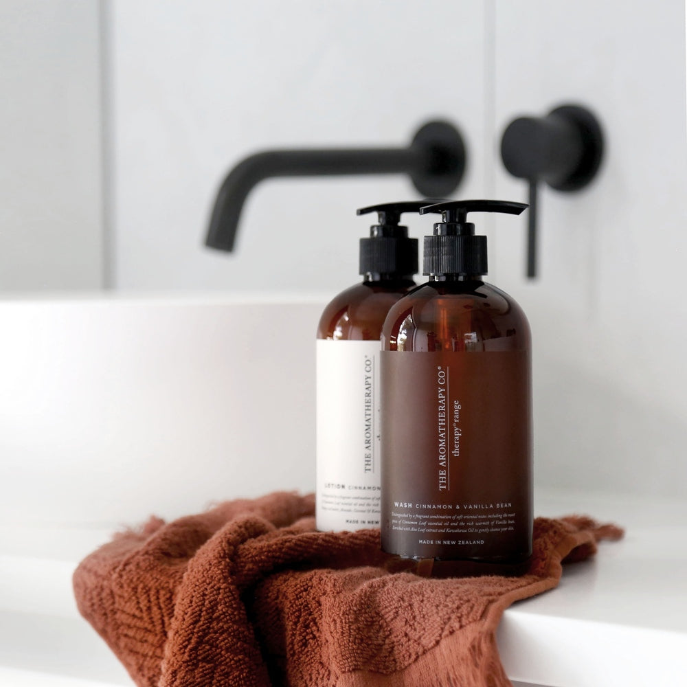 THE AROMATHERAPY CO Therapy Hand & Body Lotion Balance - Cinnamon & Vanilla Bean