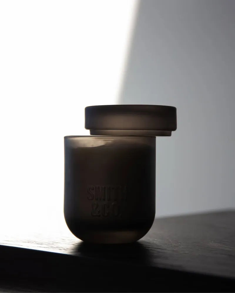 THE AROMATHERAPY CO Smith & Co Candle - Tabac & Cedarwood