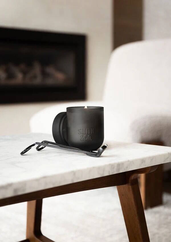 THE AROMATHERAPY CO Smith & Co Candle - Tabac & Cedarwood