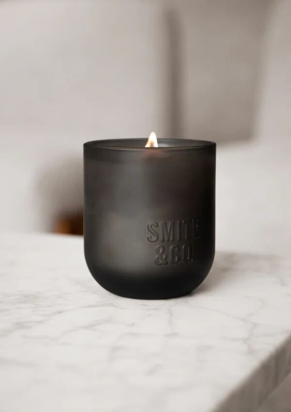 THE AROMATHERAPY CO Smith & Co Candle - Tabac & Cedarwood