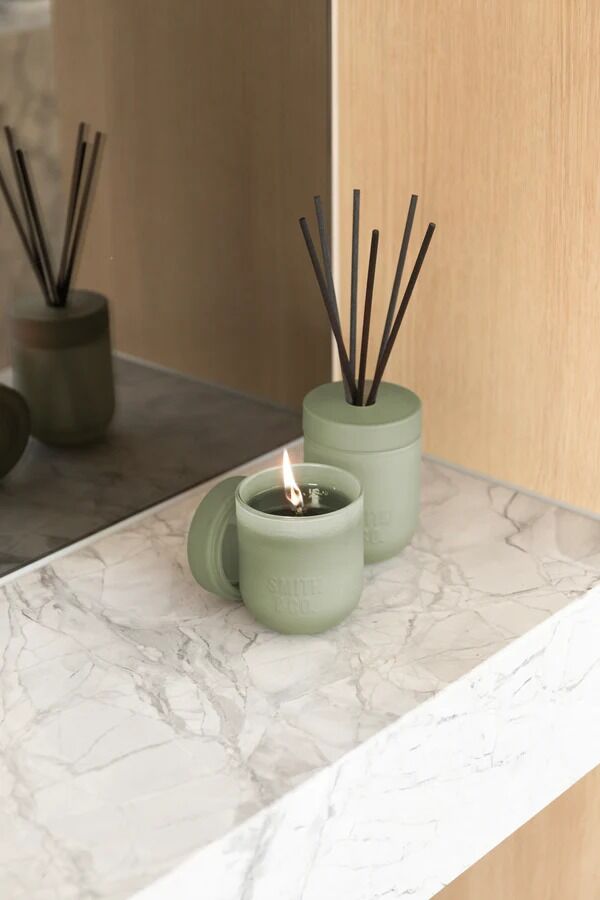THE AROMATHERAPY CO Smith & Co Candle - Amber & Freesia