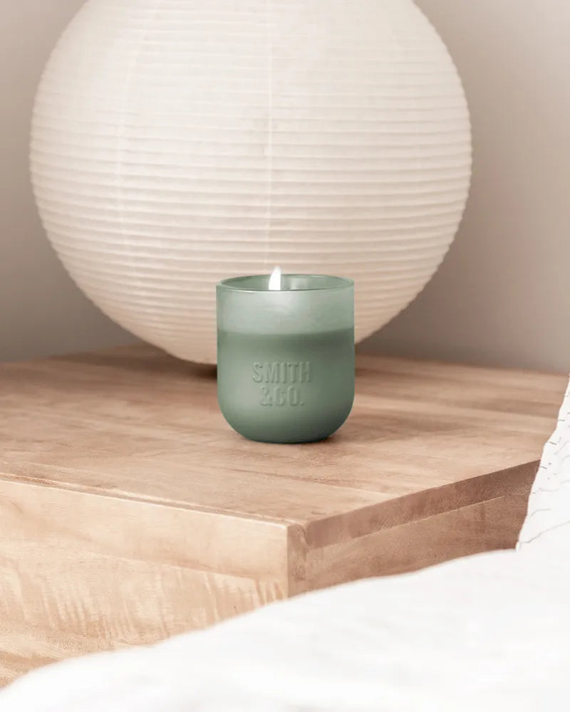 THE AROMATHERAPY CO Smith & Co Candle - Amber & Freesia