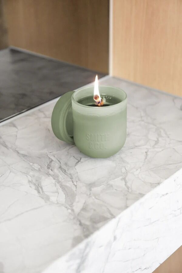 THE AROMATHERAPY CO Smith & Co Candle - Amber & Freesia