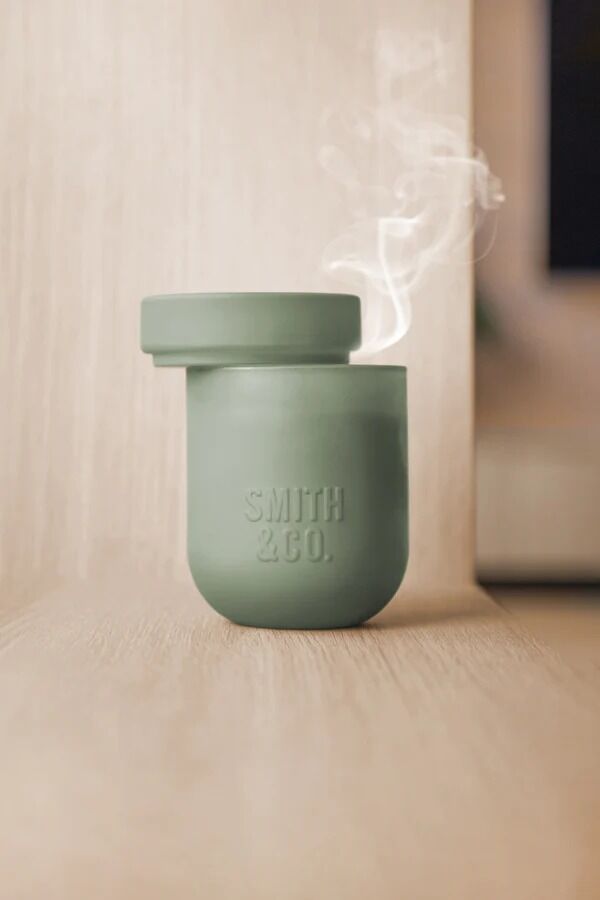 THE AROMATHERAPY CO Smith & Co Candle - Amber & Freesia