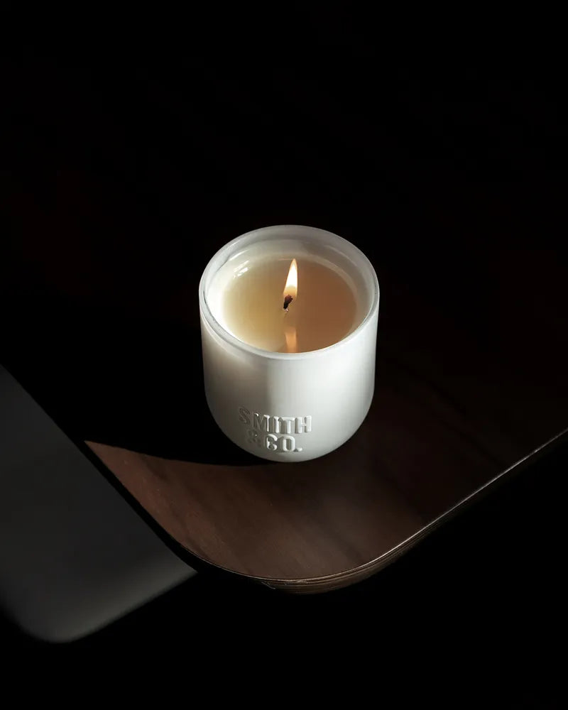 THE AROMATHERAPY CO Smith & Co Candle - Tonka & White Musk