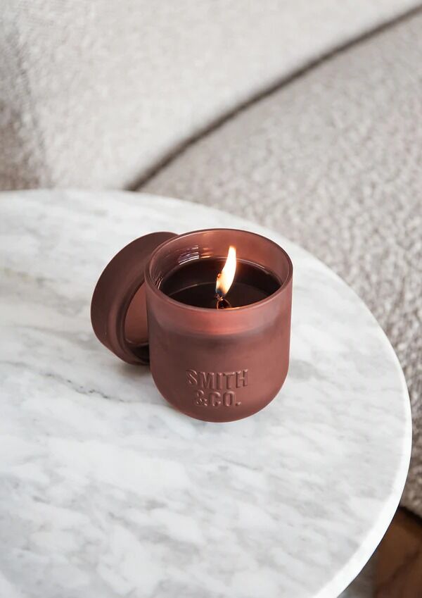 THE AROMATHERAPY CO Smith & Co Candle - Black Oud & Saffron