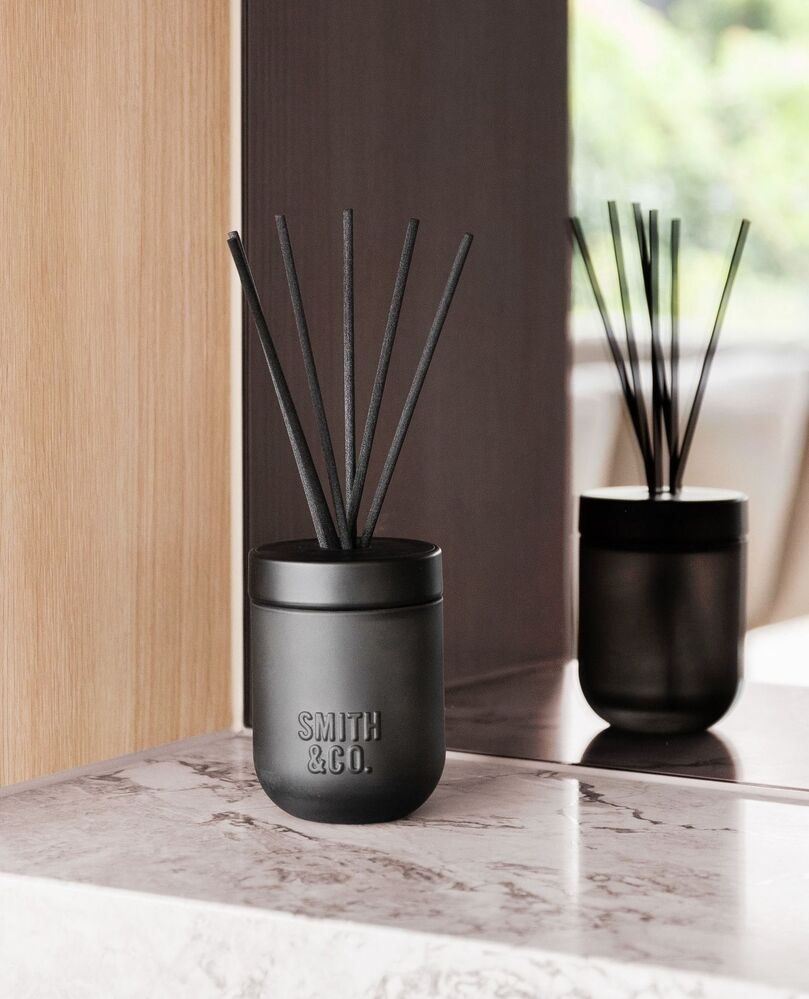 THE AROMATHERAPY CO Smith & Co Reed Diffuser - Tabac & Cedarwood