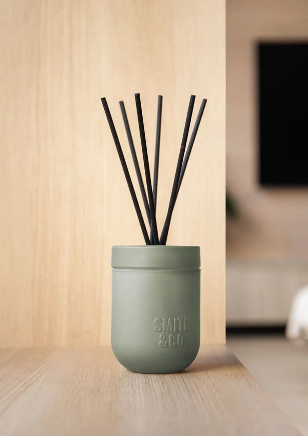 THE AROMATHERAPY CO Smith & Co Reed Diffuser - Amber & Freesia