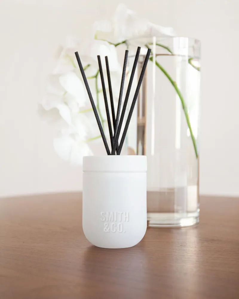 THE AROMATHERAPY CO Smith & Co Reed Diffuser - Tonka & White Musk