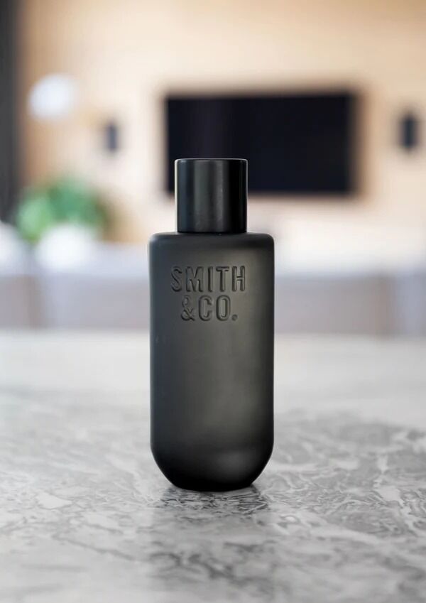 THE AROMATHERAPY CO Smith & Co Room Spray - Tabac & Cedarwood