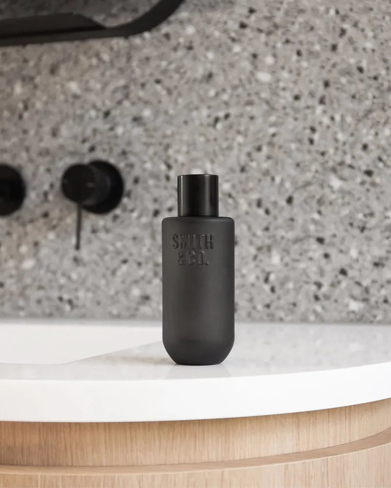 THE AROMATHERAPY CO Smith & Co Room Spray - Tabac & Cedarwood