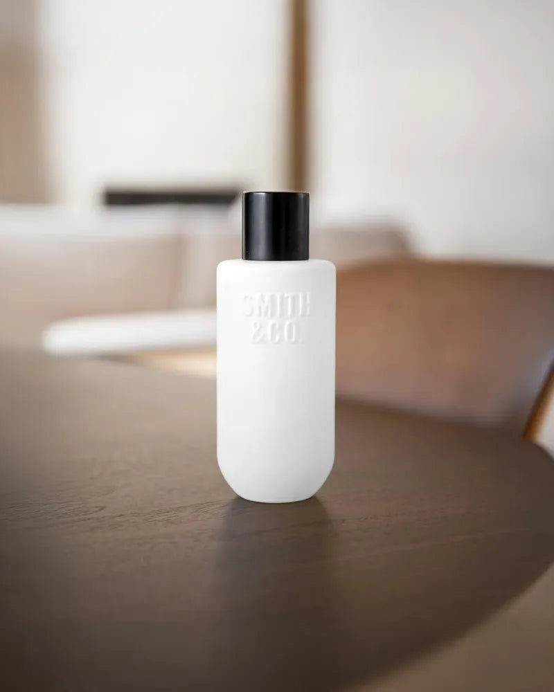 THE AROMATHERAPY CO Smith & Co Room Spray - Tonka & White Musk