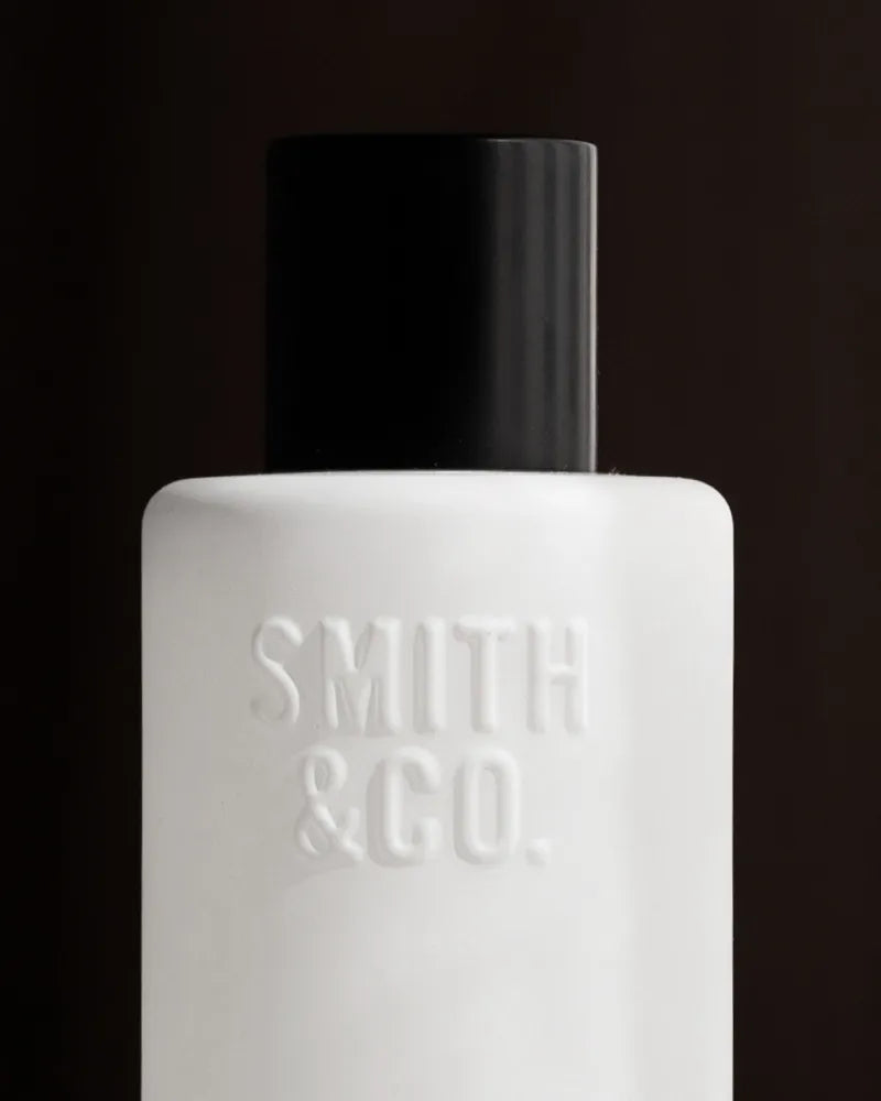 THE AROMATHERAPY CO Smith & Co Room Spray - Tonka & White Musk