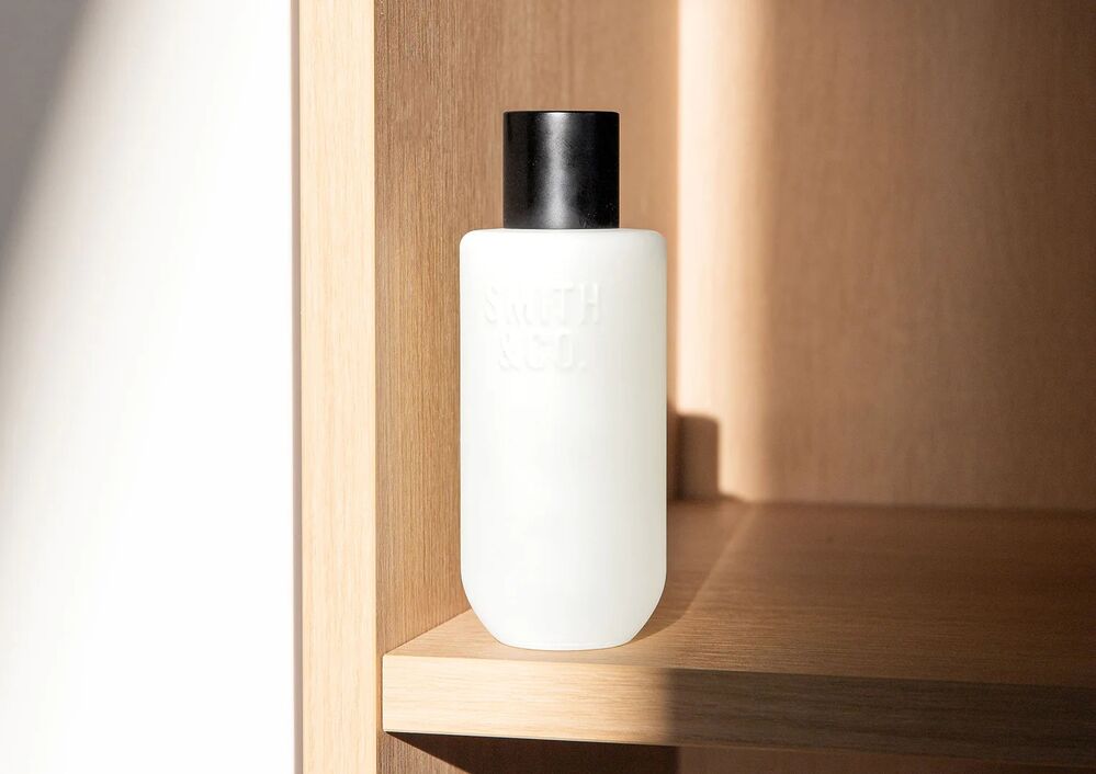 THE AROMATHERAPY CO Smith & Co Room Spray - Tonka & White Musk