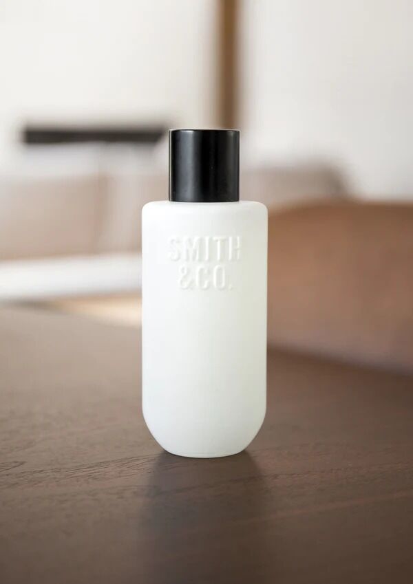 THE AROMATHERAPY CO Smith & Co Room Spray - Tonka & White Musk