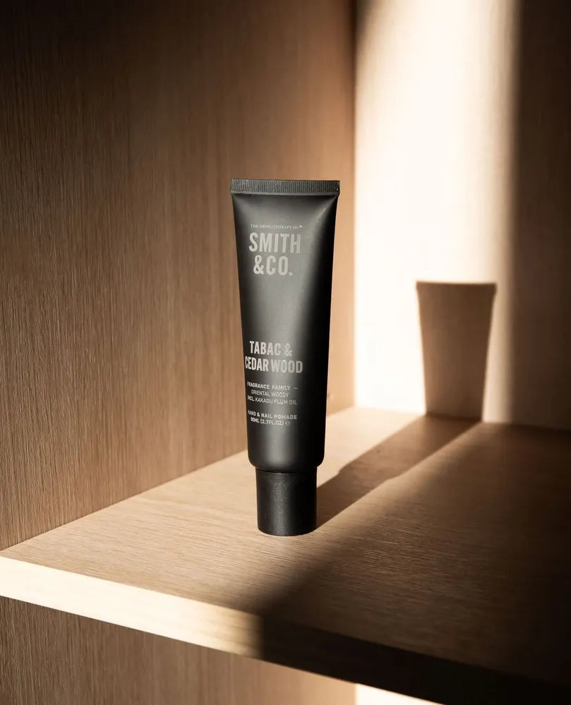 THE AROMATHERAPY CO Smith & Co Hand Cream - Tabac & Cedarwood