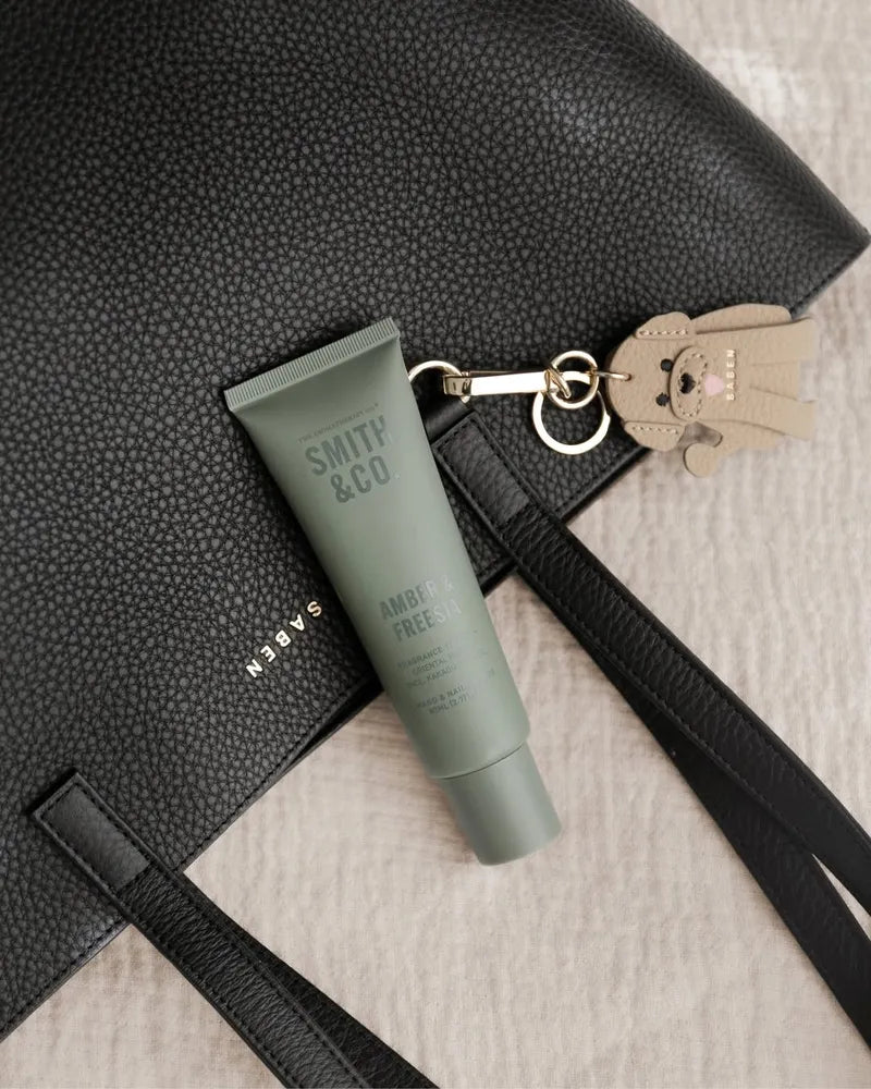 THE AROMATHERAPY CO Smith & Co Hand Cream - Amber & Freesia