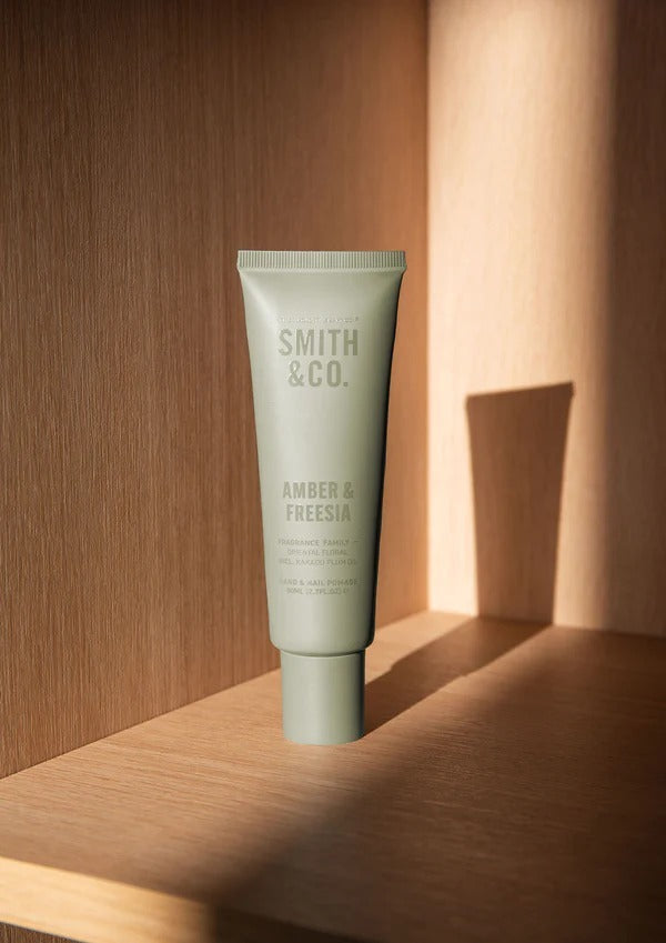 THE AROMATHERAPY CO Smith & Co Hand Cream - Amber & Freesia