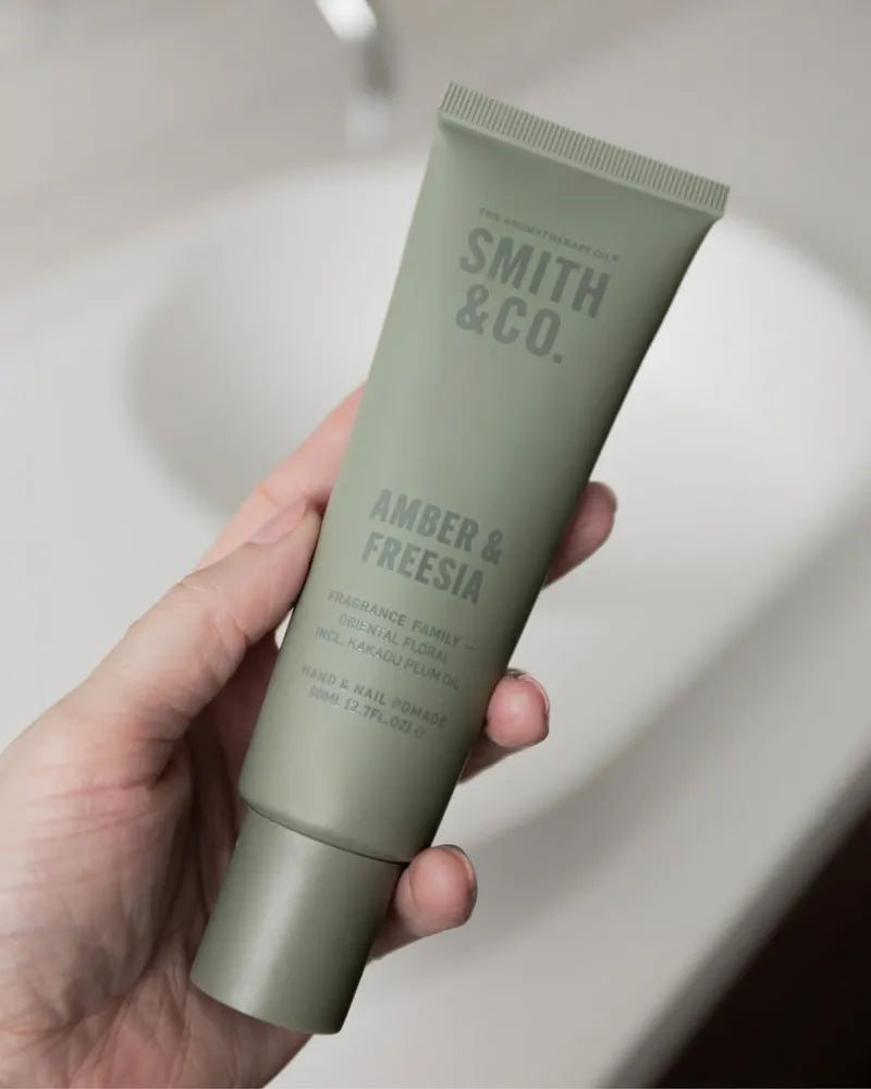 THE AROMATHERAPY CO Smith & Co Hand Cream - Amber & Freesia