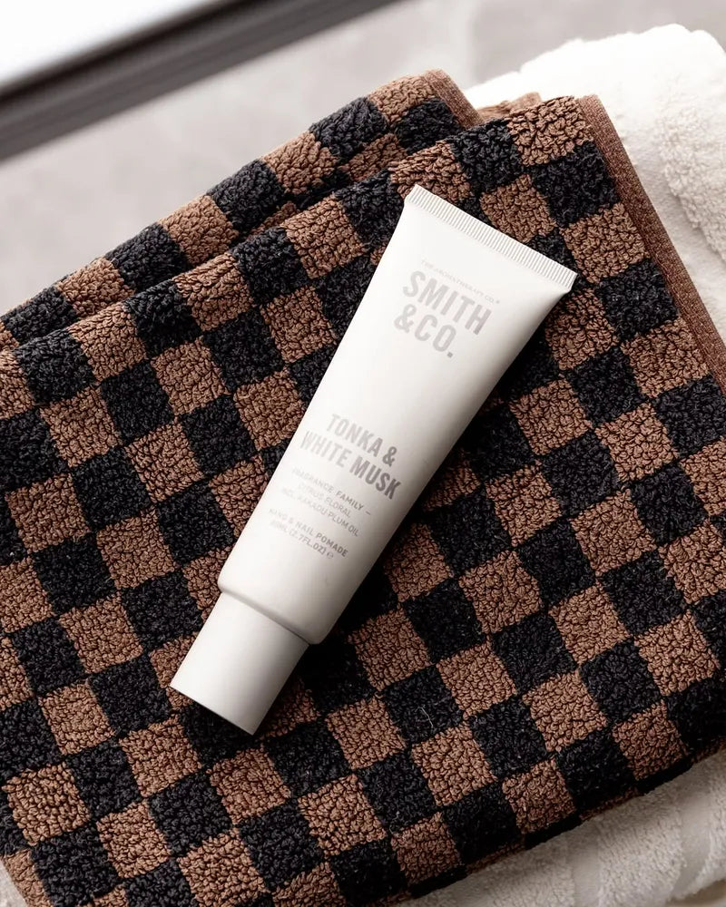 THE AROMATHERAPY CO Smith & Co Hand Cream - Tonka & White Musk