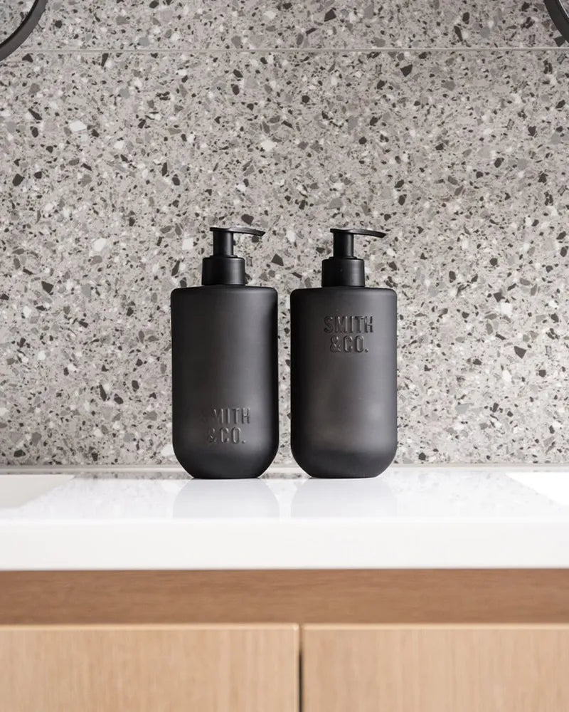THE AROMATHERAPY CO Smith & Co Hand & Body Wash - Tabac & Cedarwood