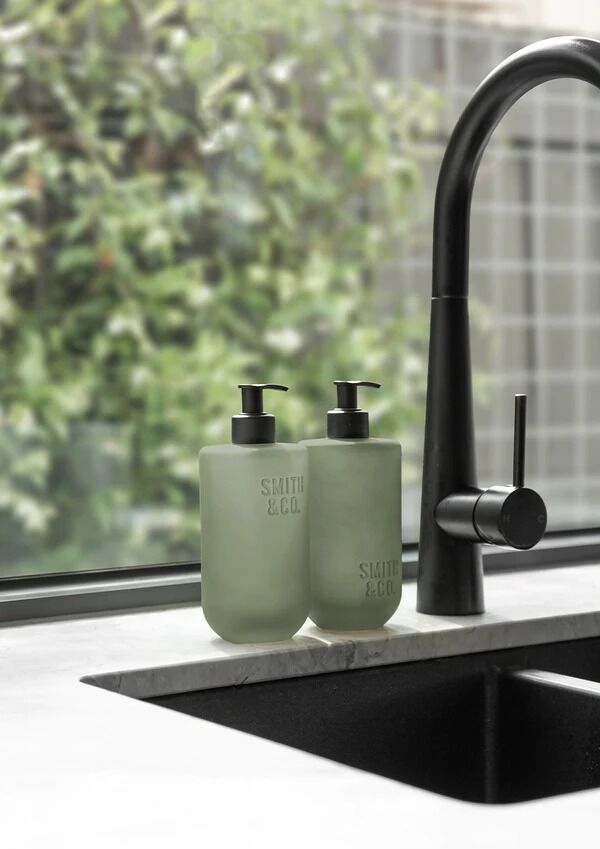 THE AROMATHERAPY CO Smith & Co Hand & Body Wash - Amber & Freesia