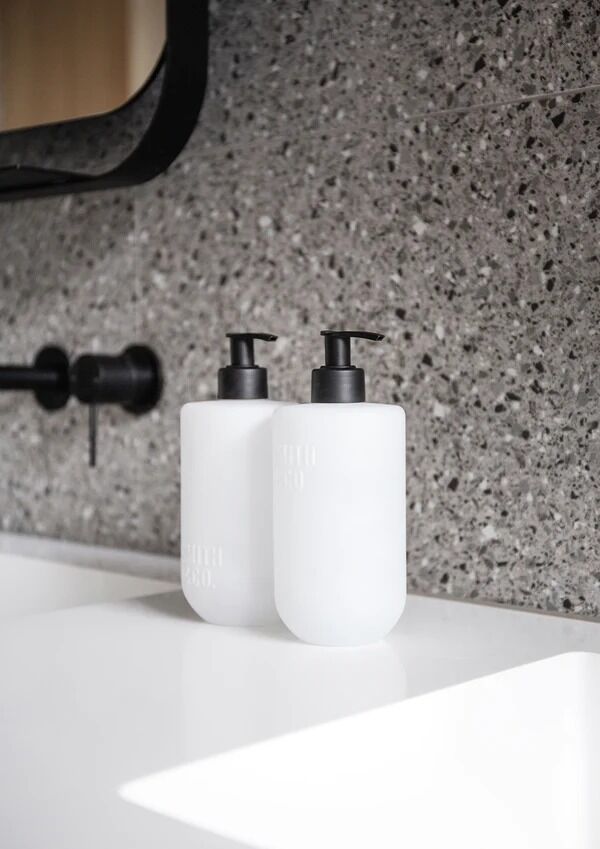 THE AROMATHERAPY CO Smith & Co Hand & Body Wash - Tonka & White Musk