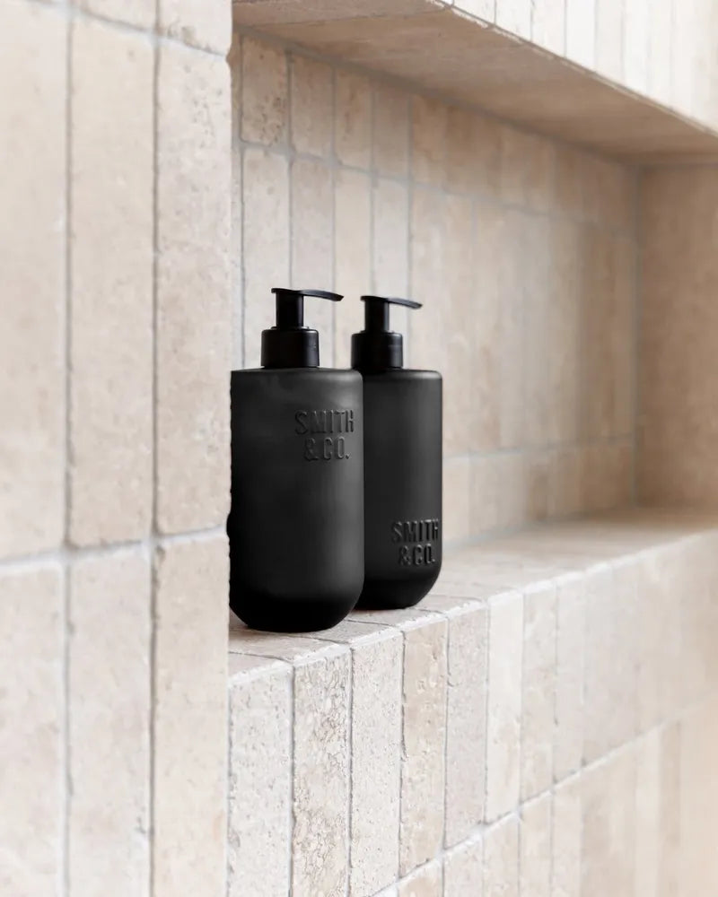 THE AROMATHERAPY CO Smith & Co Hand & Body Lotion - Tabac & Cedarwood