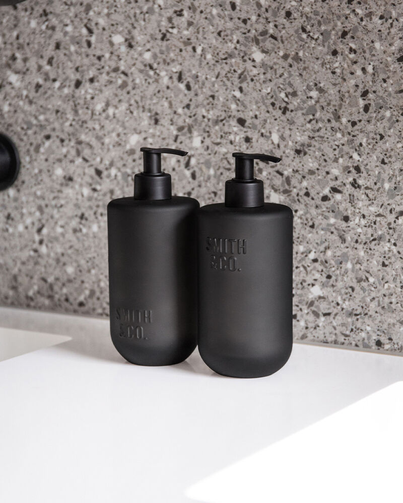 THE AROMATHERAPY CO Smith & Co Hand & Body Lotion - Tabac & Cedarwood