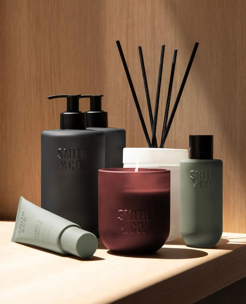 THE AROMATHERAPY CO Smith & Co Hand & Body Lotion - Tabac & Cedarwood