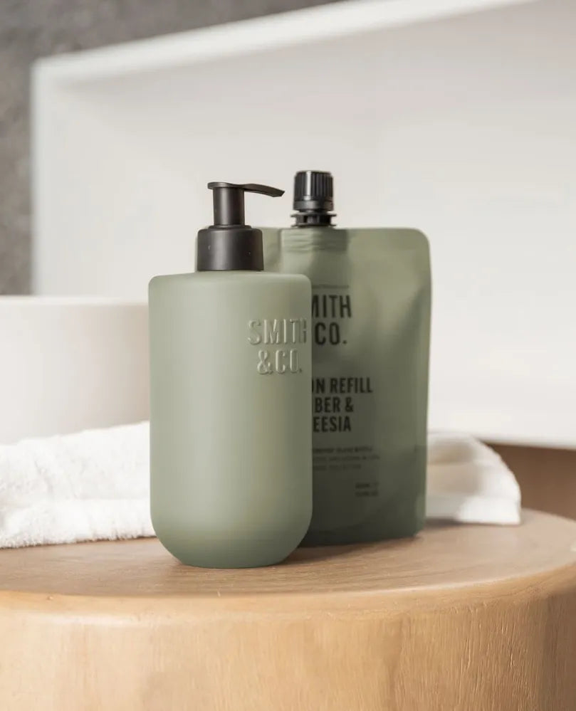 THE AROMATHERAPY CO Smith & Co Hand & Body Lotion - Amber & Freesia