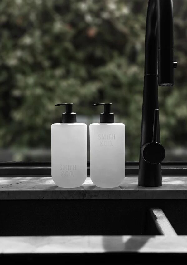 THE AROMATHERAPY CO Smith & Co Hand & Body Lotion - Tonka & White Musk